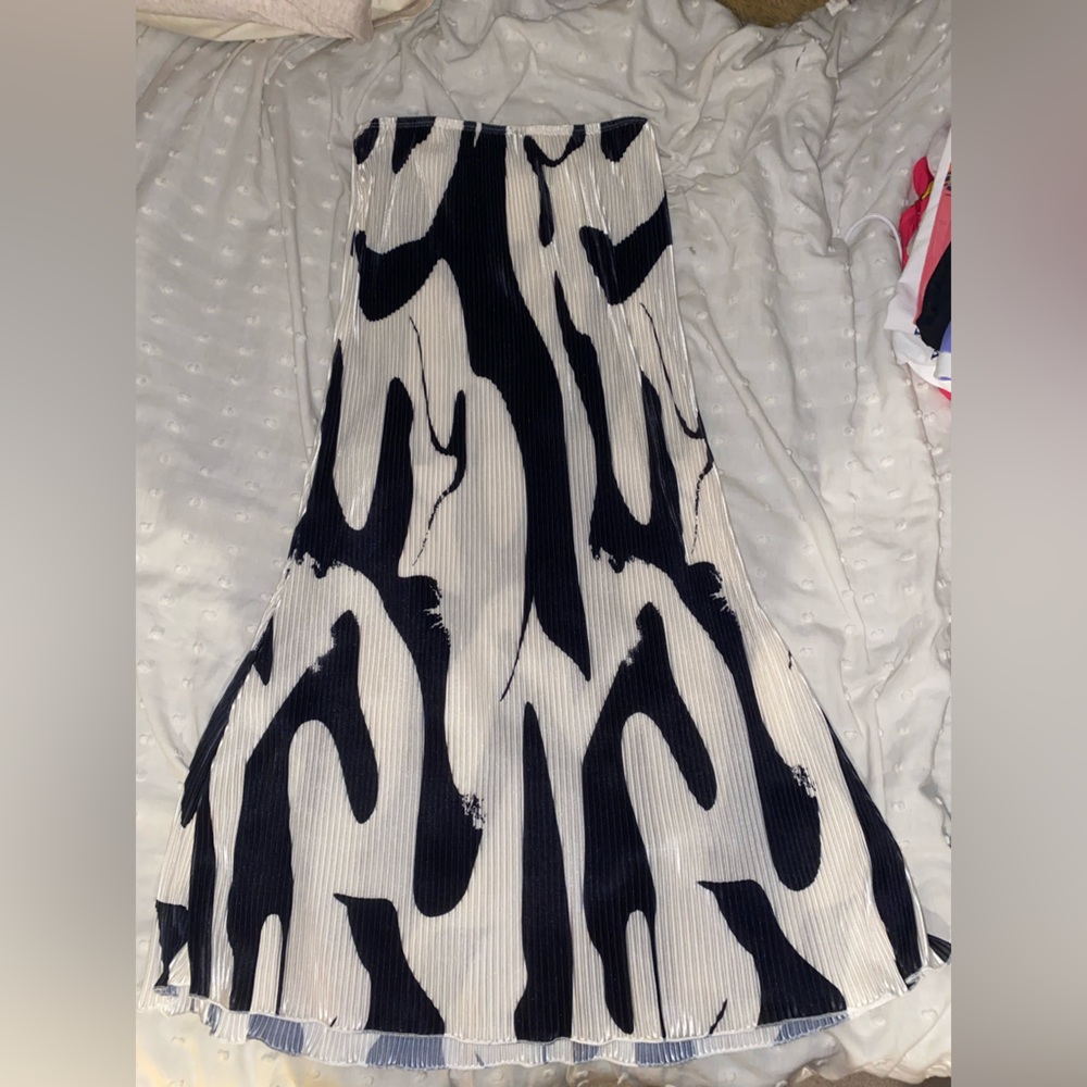 Midi pleated abstract skirt